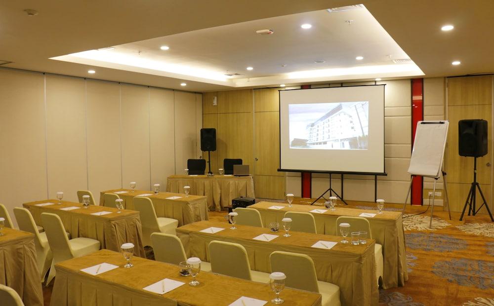 Hotel Santika Mega City Bekasi Eksteriør bilde