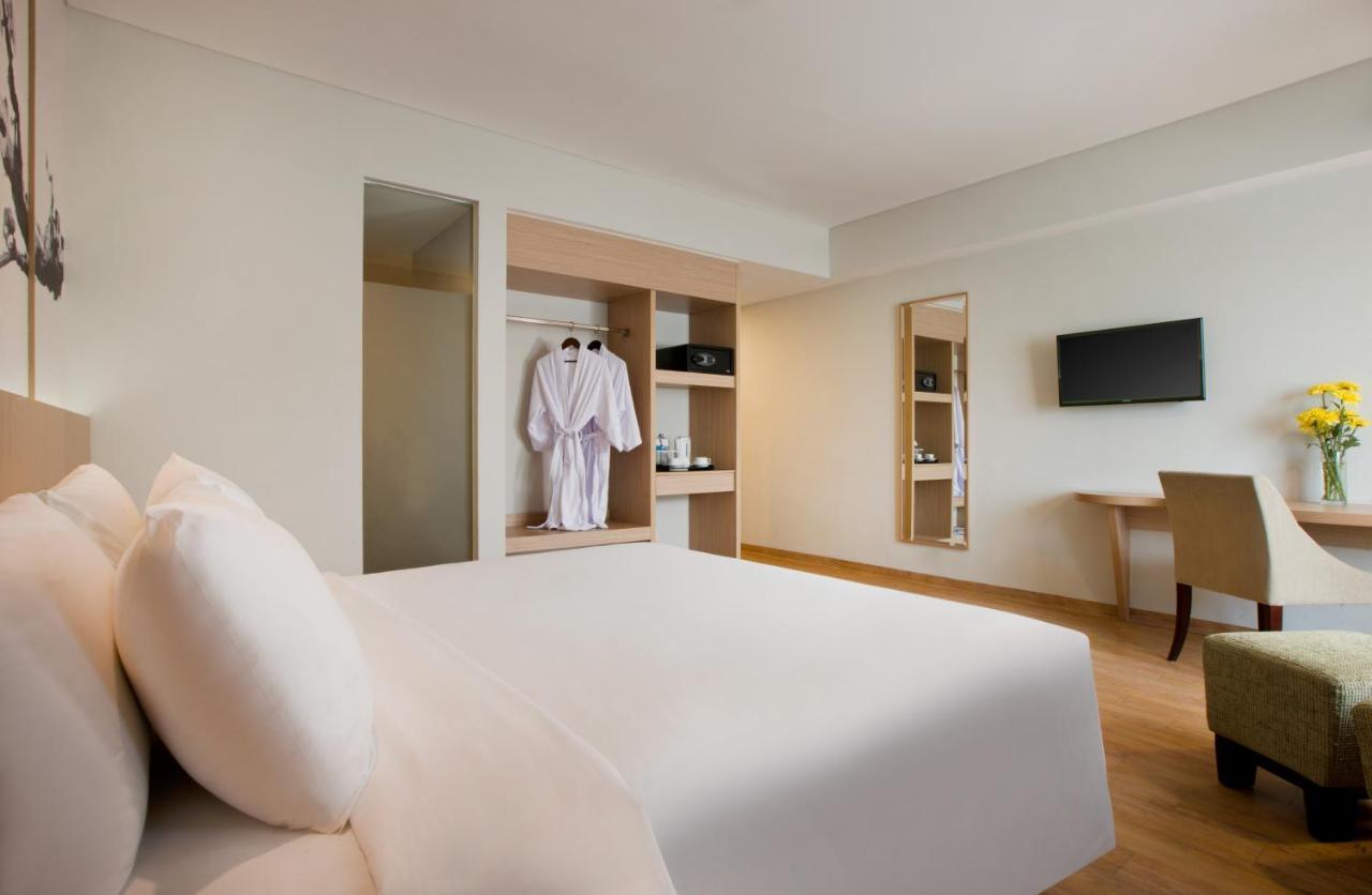 Hotel Santika Mega City Bekasi Eksteriør bilde