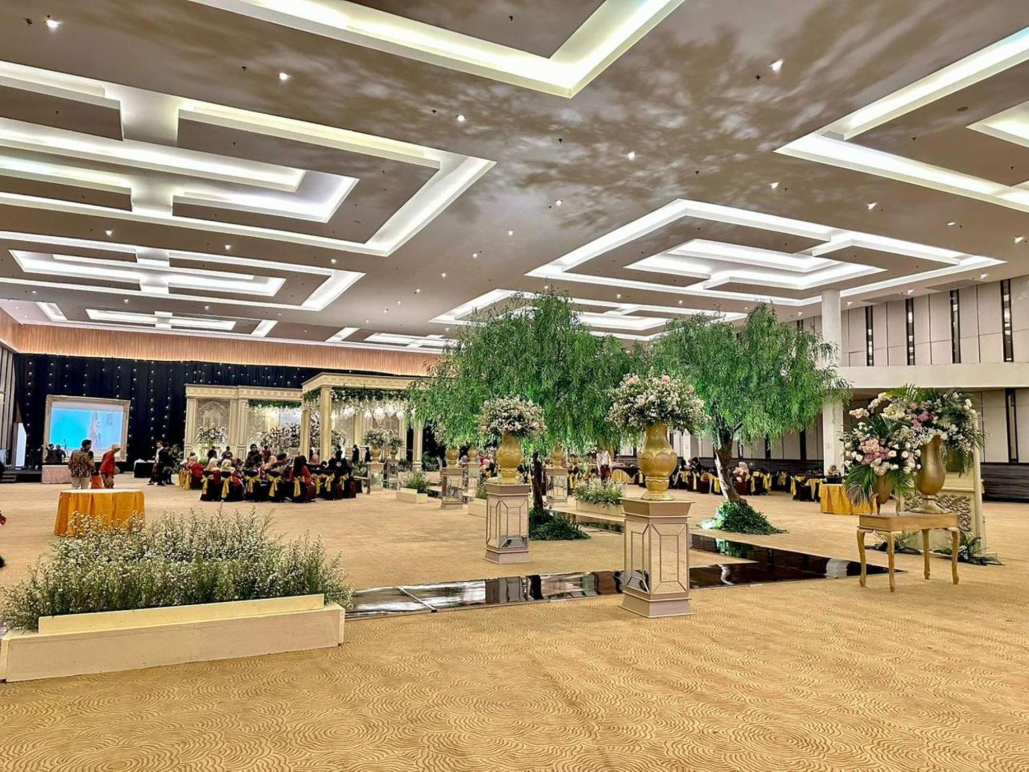 Hotel Santika Mega City Bekasi Eksteriør bilde