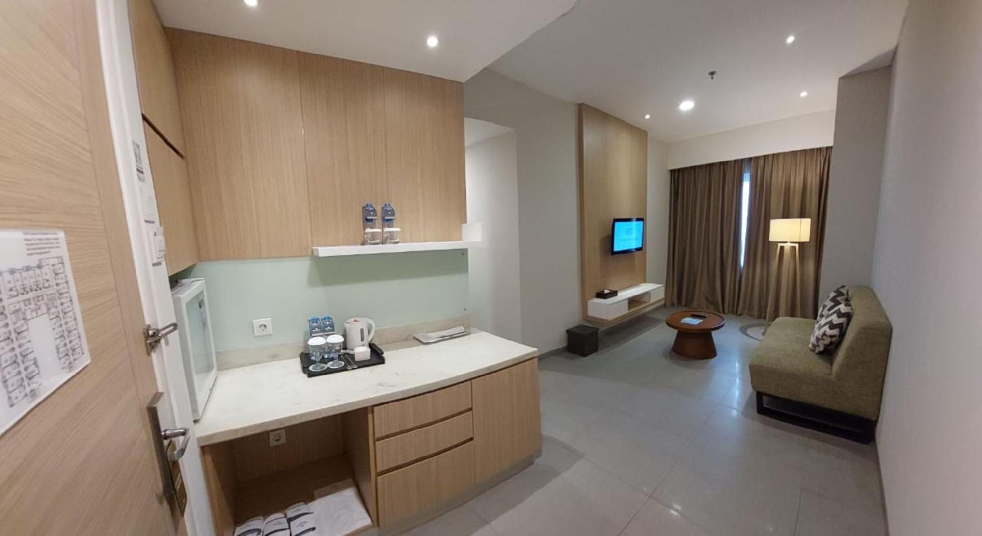 Hotel Santika Mega City Bekasi Eksteriør bilde