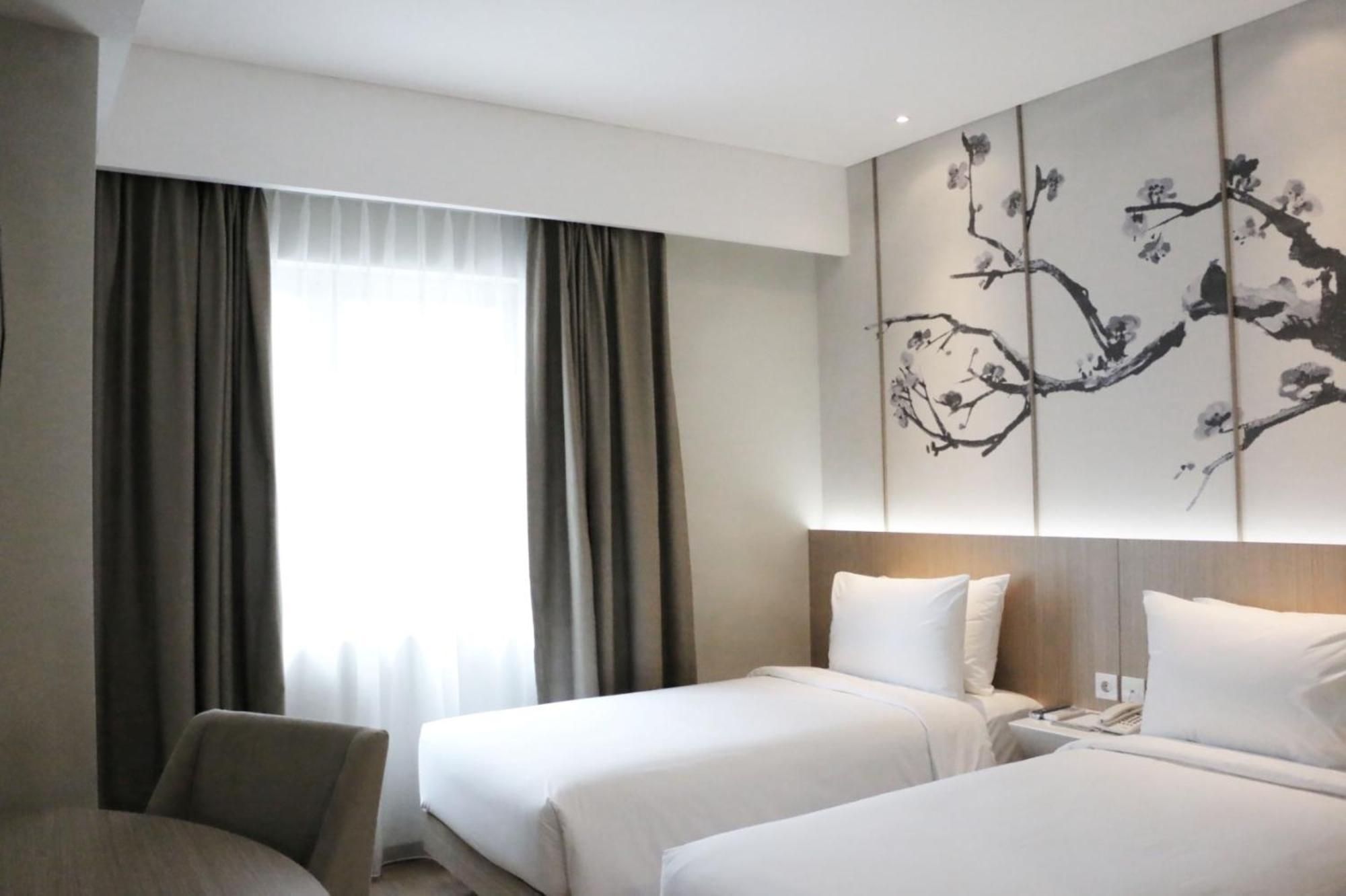 Hotel Santika Mega City Bekasi Eksteriør bilde