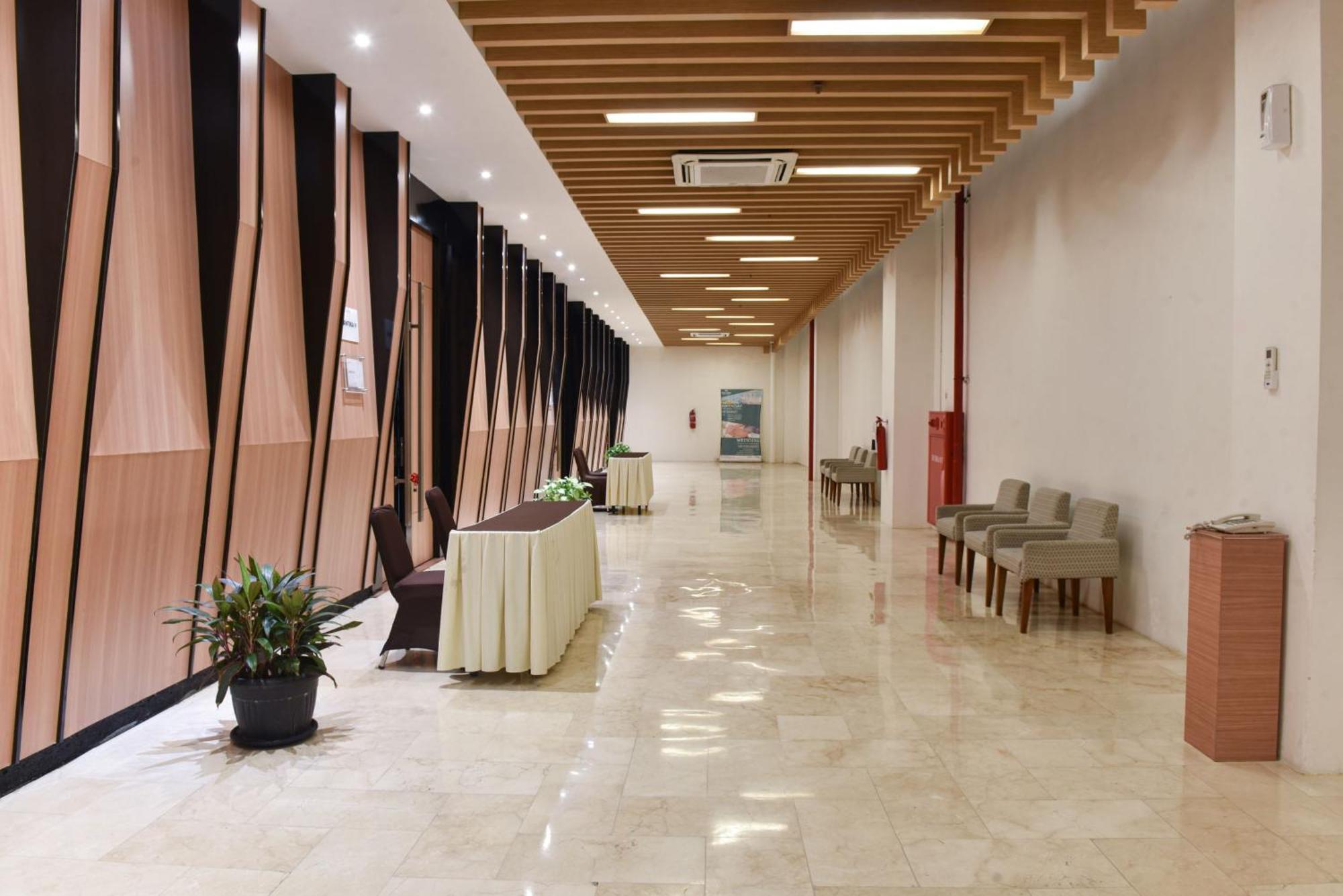 Hotel Santika Mega City Bekasi Eksteriør bilde